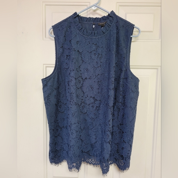 Sleeveless Floral Lace Blouse - Picture 6 of 8